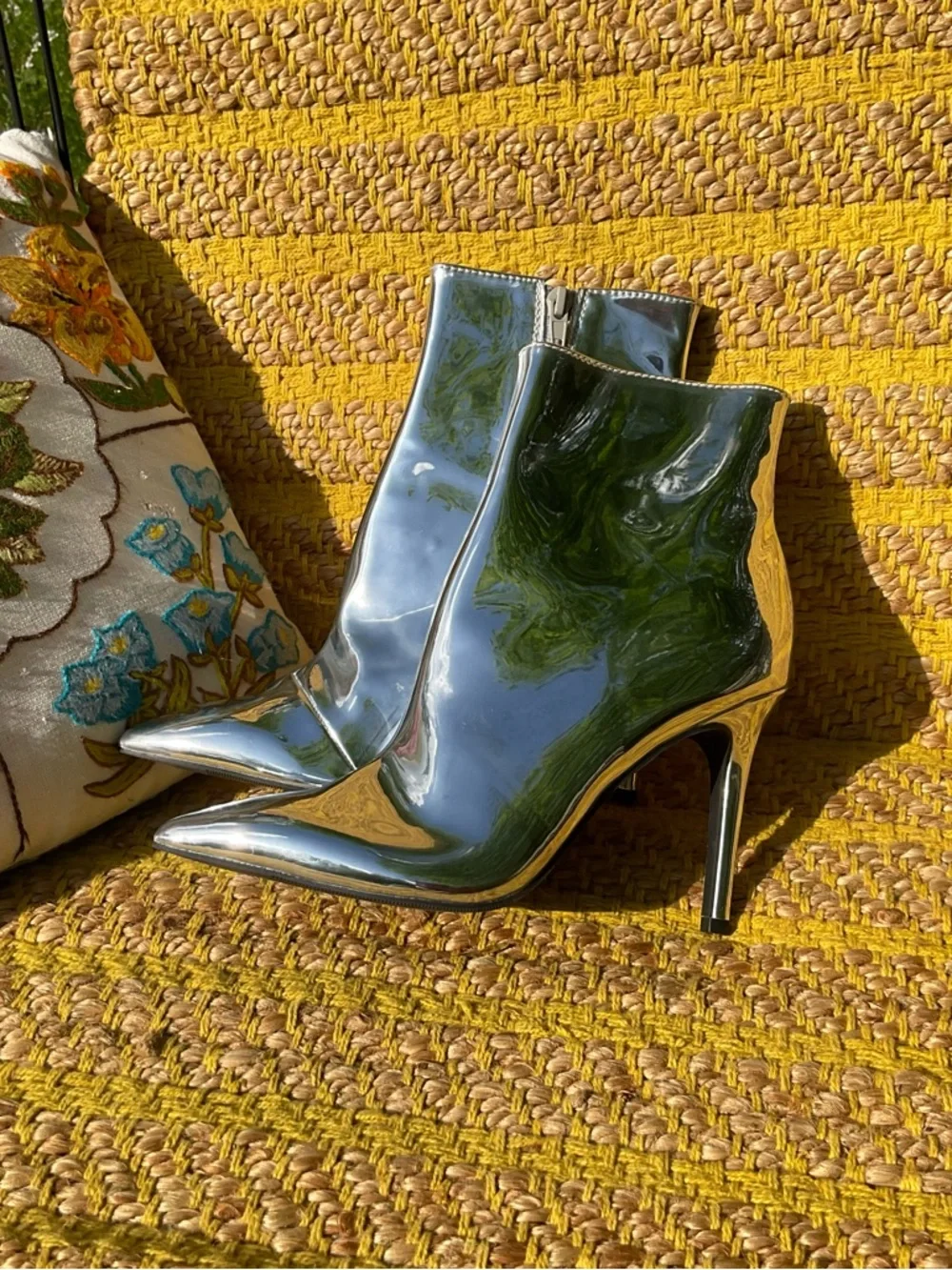 Thalia Sodi Rylie Silver Patent Vegan Leather Heeled Ankle Boots Size 7